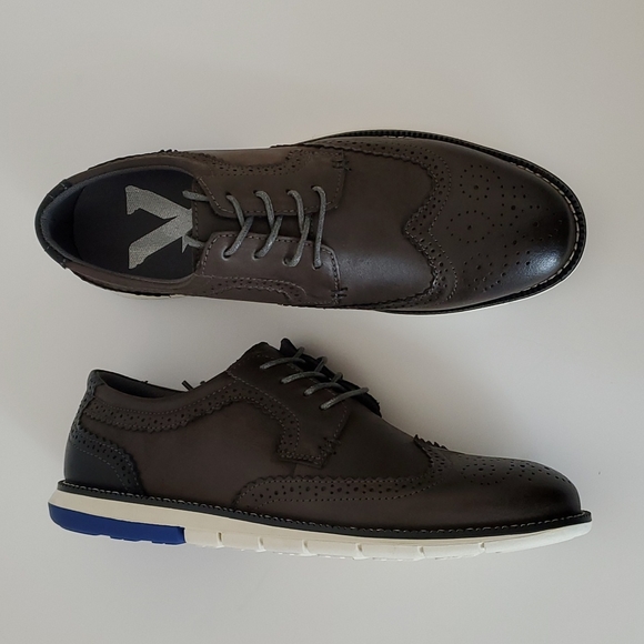 Vance Co. Drake Leather Wingtip Oxford in Dark Grey/Black - Picture 14 of 15